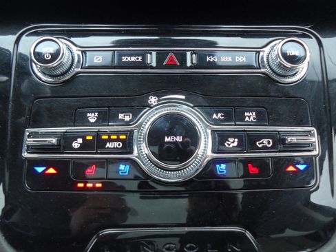 Used 2022 Lincoln Corsair AWD w/ Premium Package image 19