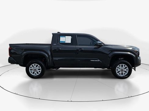 Used 2025 Toyota Tacoma SR5 AWD/4WD image 5