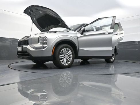 Used 2022 Mitsubishi Outlander ES AWD/4WD image 32