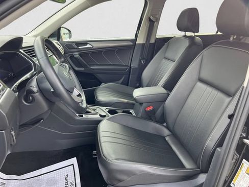 Used 2024 Volkswagen Tiguan SE AWD/4WD image 9