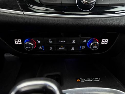 Used 2019 Buick Enclave Avenir w/ Avenir Technology Package FWD image 25