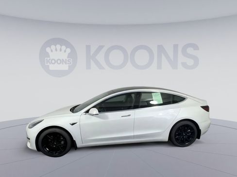 Used 2020 Tesla Model 3 Standard Range RWD image 7