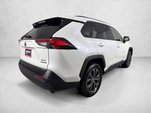 Used 2022 Toyota RAV4 XLE Premium AWD/4WD image 4