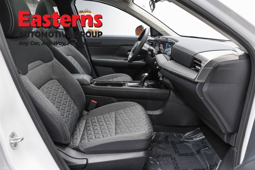 Used 2025 Nissan Kicks SV w/ SV Premium Package AWD/4WD image 25
