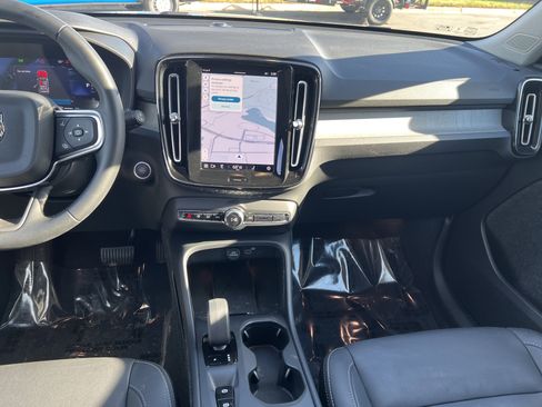 Used 2025 Volvo XC40 B5 Core image 31