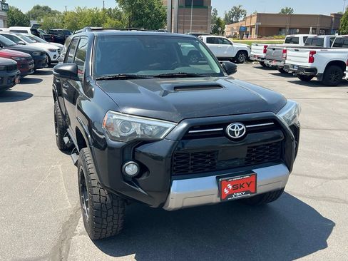 Used 2020 Toyota 4Runner TRD Off-Road Premium w/ Moonroof Package AWD/4WD image 5