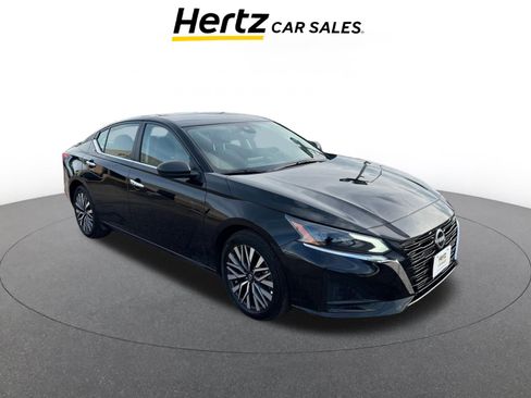 Used 2025 Nissan Altima 2.5 SV image 1