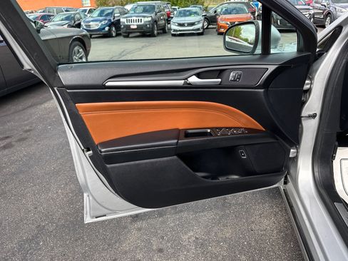 Used 2019 Ford Fusion Titanium FWD image 15