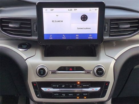 Used 2022 Ford Explorer XLT w/ Equipment Group 202A image 18