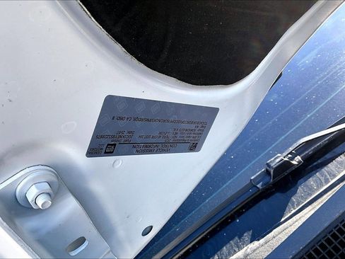 Used 2025 Chevrolet Silverado 2500 LT w/ Convenience Package image 32