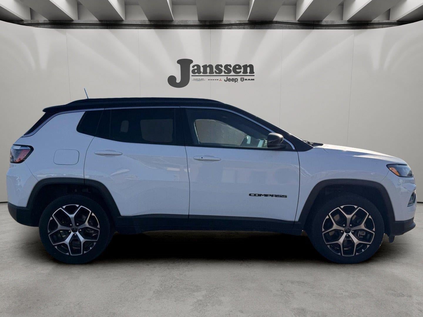 Used 2025 Jeep Compass Limited AWD/4WD image 5