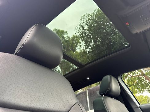 Used 2023 Volkswagen Atlas Cross Sport SE w/ Panoramic Sunroof Package FWD image 18