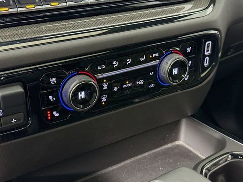 Used 2025 Chevrolet Silverado 1500 ZR2 w/ Technology Package image 18