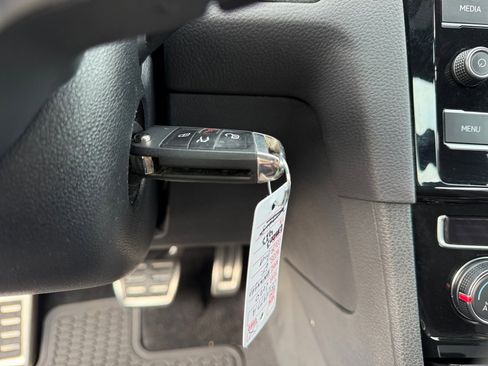 Used 2020 Volkswagen Golf 2.0T S image 23