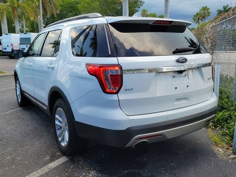 Used 2017 Ford Explorer XLT FWD image 3
