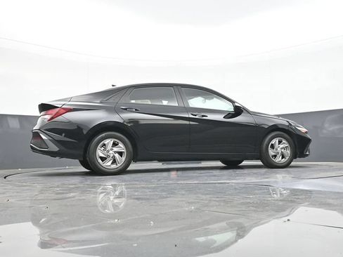 Used 2025 Hyundai Elantra SE FWD image 50