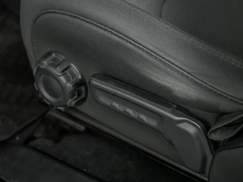 Used 2020 Jeep Wrangler Unlimited Sahara image 23