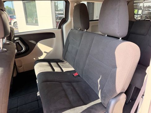 Used 2017 Dodge Grand Caravan SE FWD image 12
