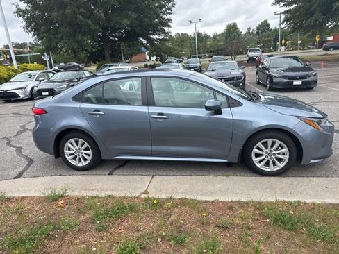 Used 2025 Toyota Corolla LE w/ LE Premium Package FWD image 6