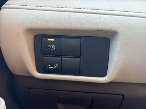 Used 2021 Toyota Highlander XLE image 22