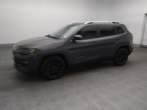 Used 2020 Jeep Cherokee Latitude Plus image 2