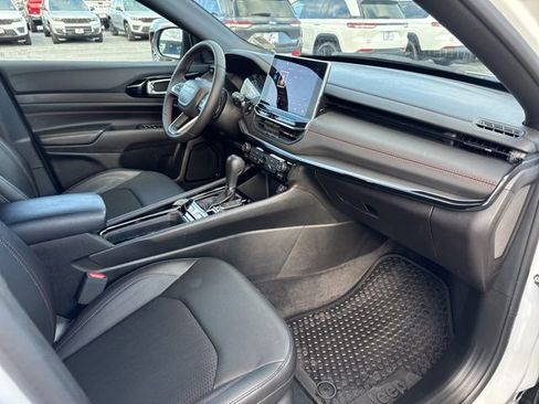 Used 2024 Jeep Compass Trailhawk image 19