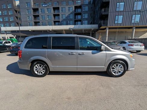 Used 2020 Dodge Grand Caravan SXT image 5