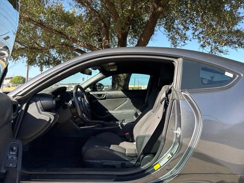Used 2022 Toyota GR86 RWD image 9