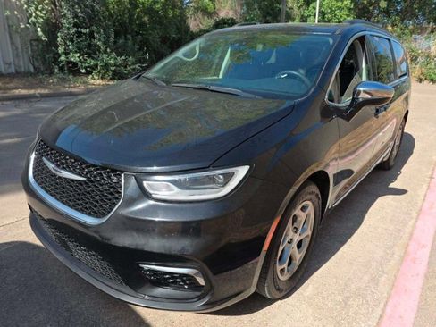 Used 2023 Chrysler Pacifica Limited FWD image 1