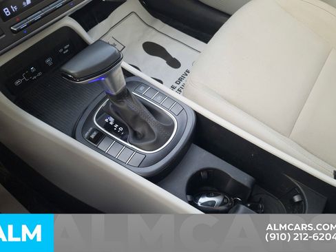 Used 2025 Hyundai Kona SEL image 27