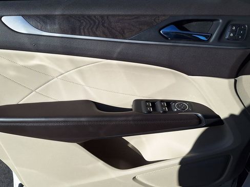 Used 2019 Lincoln MKC Reserve w/ MKC Climate Package image 9