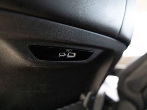 Used 2023 Chrysler Pacifica Touring-L FWD image 26