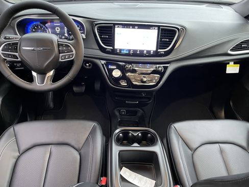 New 2026 Chrysler Pacifica Select image 16