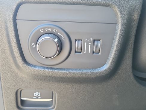 Used 2025 Jeep Grand Cherokee L Altitude image 21