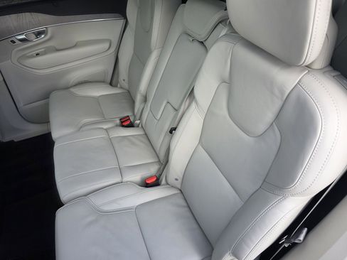 Used 2024 Volvo XC90 B6 Ultimate w/ Lounge Package image 16