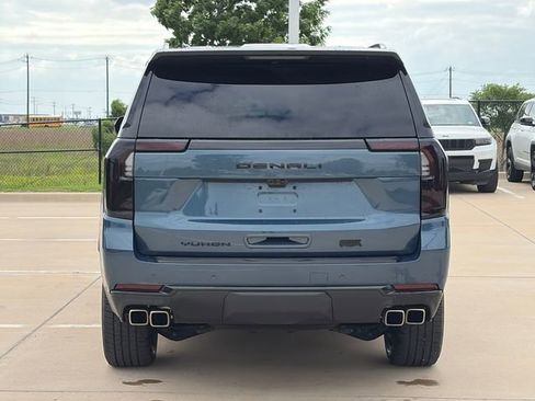 Used 2025 GMC Yukon Denali w/ Advanced Technology Package AWD/4WD image 8