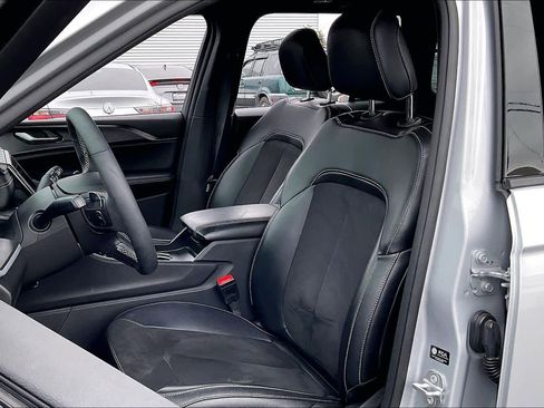 Used 2024 Jeep Grand Cherokee Altitude image 26