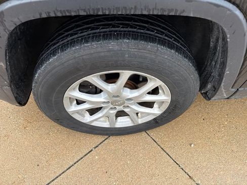 Used 2014 Jeep Cherokee Latitude w/ Comfort/Convenience Group AWD/4WD image 12