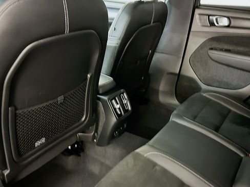 Used 2022 Volvo XC40 P8 Recharge Plus image 29