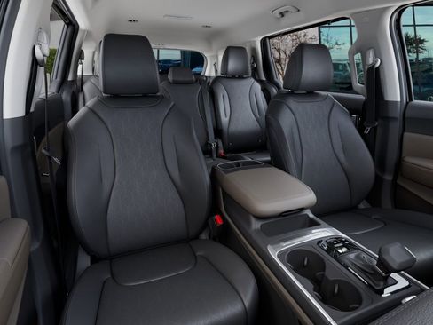 New 2026 Kia Carnival EX image 15