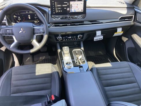 New 2026 Mitsubishi Outlander SE FWD image 17