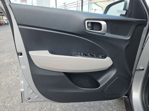 Used 2025 Hyundai Venue SEL FWD image 14