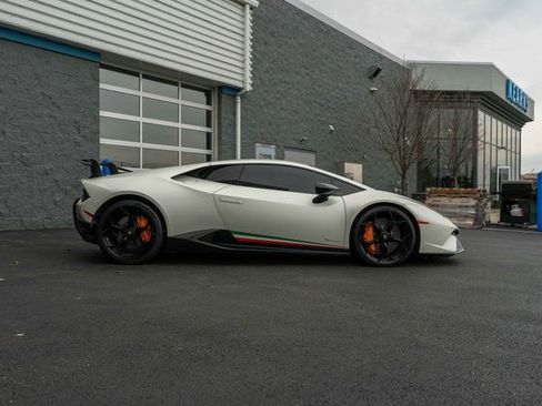 Used 2018 Lamborghini Huracan Performante image 33