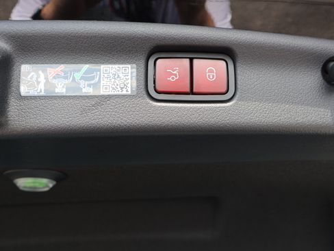 Used 2026 Mercedes-Benz C 300 Sedan image 22