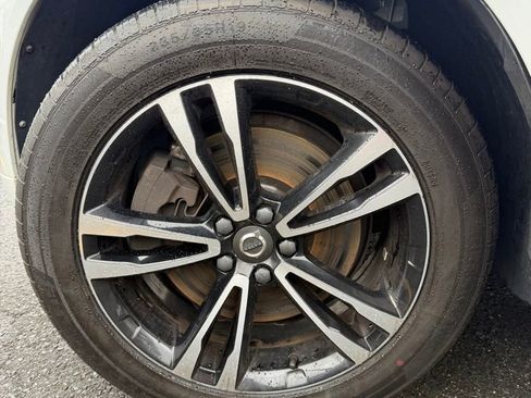 Used 2018 Volvo XC60 T6 Momentum image 17