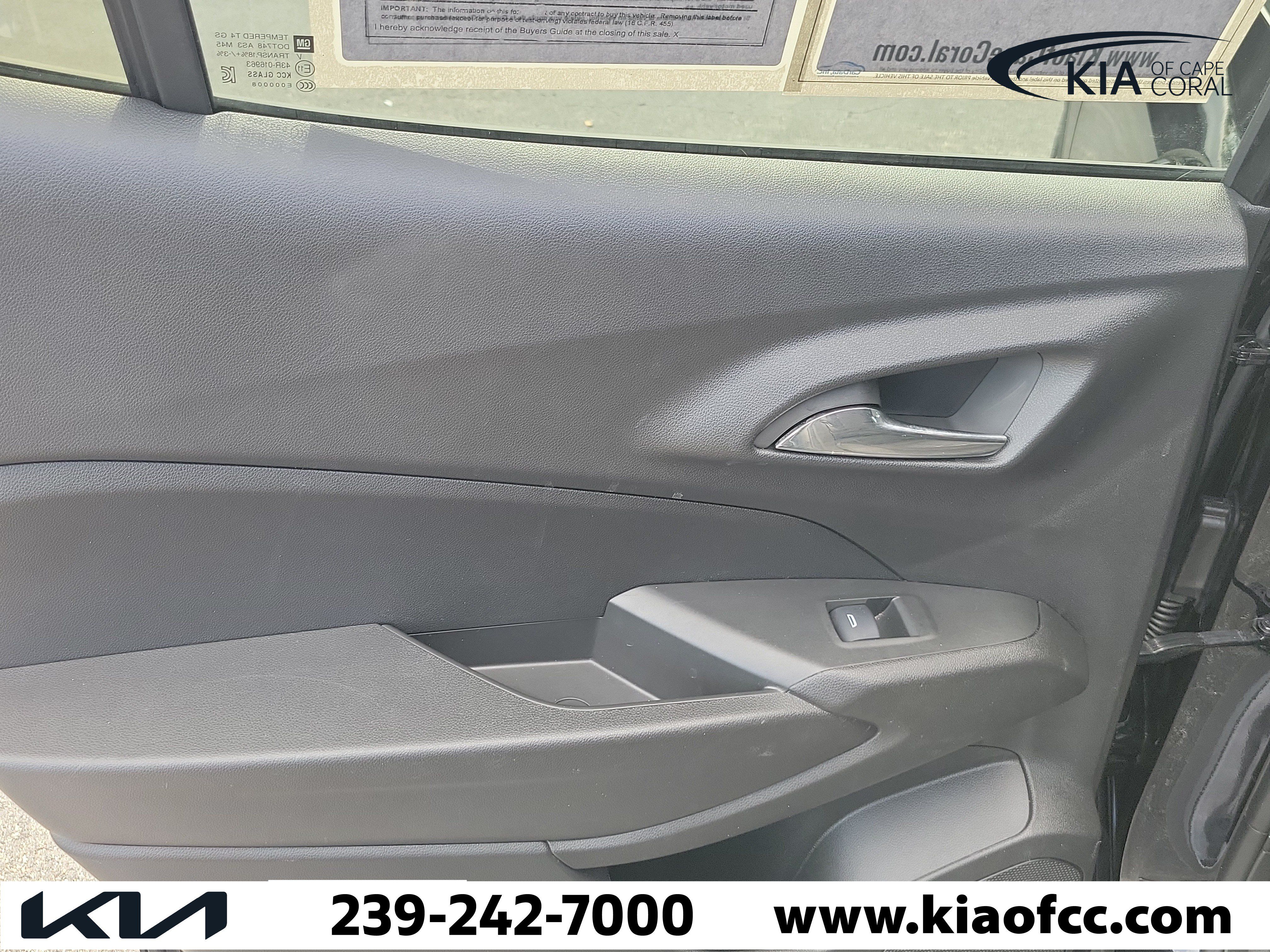 Used 2025 Chevrolet Trax LT w/ Driver Confidence Package FWD image 13