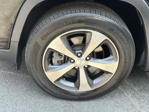 Certified 2020 Jeep Cherokee Limited AWD/4WD image 9