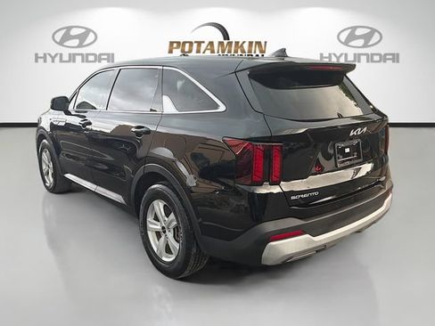 Used 2024 Kia Sorento LX FWD image 7