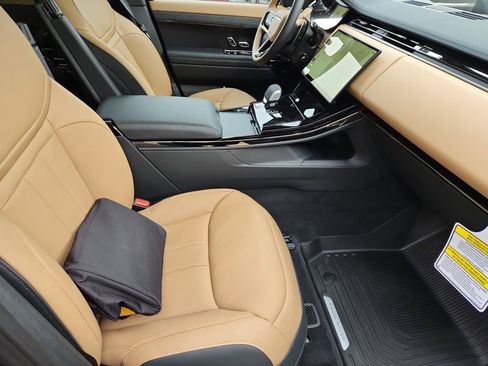 New 2026 Land Rover Range Rover Sport Dynamic SE AWD/4WD image 3