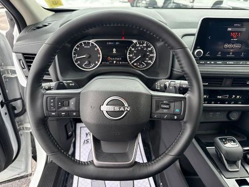 Certified 2025 Nissan Rogue SV image 23